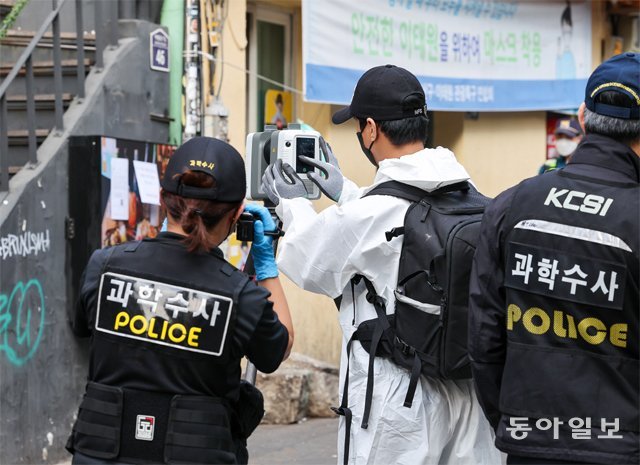 이태원 압사 참사를 수사 중인 서울경찰청 수사본부와 국립과학수사연구원들. 이김재명기자 base@donga.com