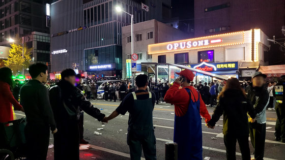 30일 사고가 발생한 서울 용산구 이태원 사고현장 인근. ⓒ News1