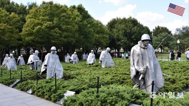 미국 워싱턴 내셔널몰에 있는 한국전 참전용사 기념비. 한국 지도급 인사들이 워싱턴을 방문했을 때 꼭 들르는 곳이다. 한국전 참전용사 기념비 재단