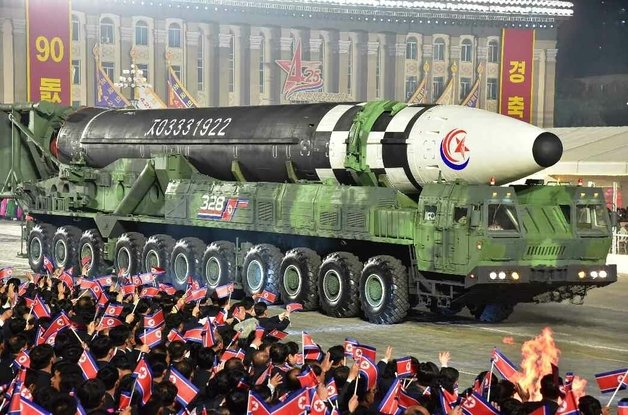 북한의 대륙간탄도미사일(ICBM) ‘화성-17형’.평양 노동신문=뉴스1