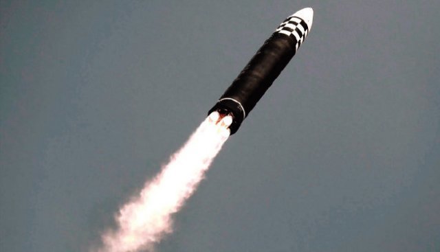 북한이 3월 시험발사한 대륙간탄도미사일(ICBM) 화성-17형. 뉴시스