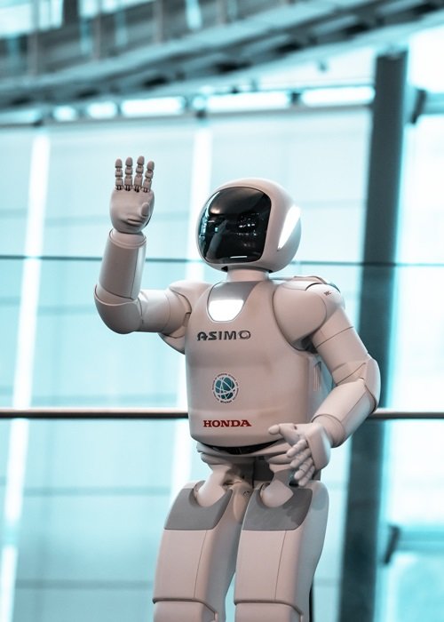 혼다의 휴머노이드 로봇 ‘아시모’, 출처= Maximalfocus on Unsplash