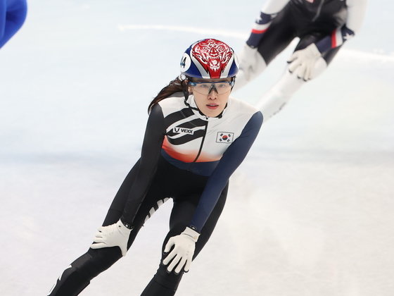 김아랑이 16일 오후 중국 베이징 캐피털 실내경기장에서 열린 2022 베이징 동계올림픽 쇼트트랙 여자 1500m 준준결승에서 1위로 결승선을 통과하고 있다. 2022.2.16/뉴스1