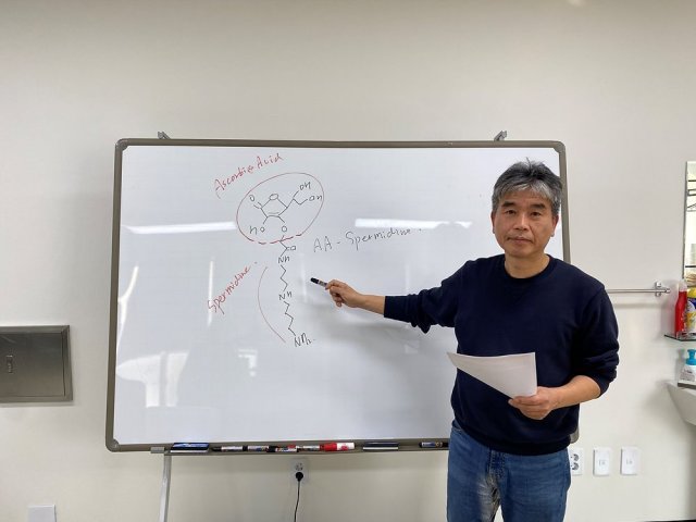 원료의약품 합성 기술을 설명하는 박원철 카파바이오사이언스 대표. 출처 = 카파바이오사이언스