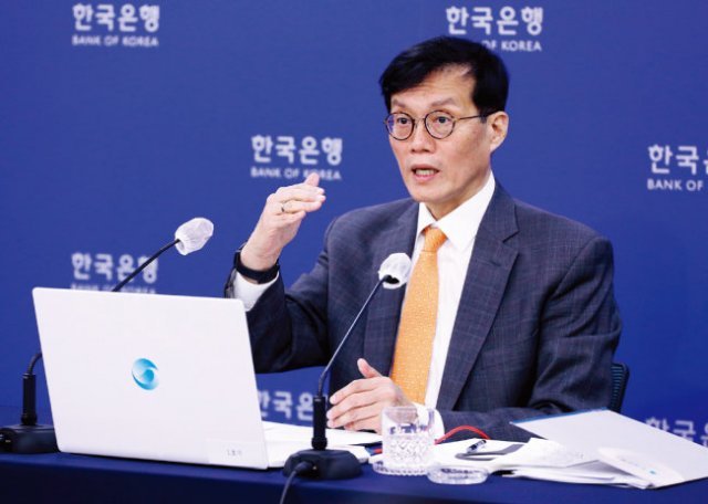 10월 12일 이창용 한국은행 총재가 서울 중구 한국은행에서 열린 기자간담회에서 기준금리 0.5%p 인상에 대해 설명하고 있다. 뉴스1