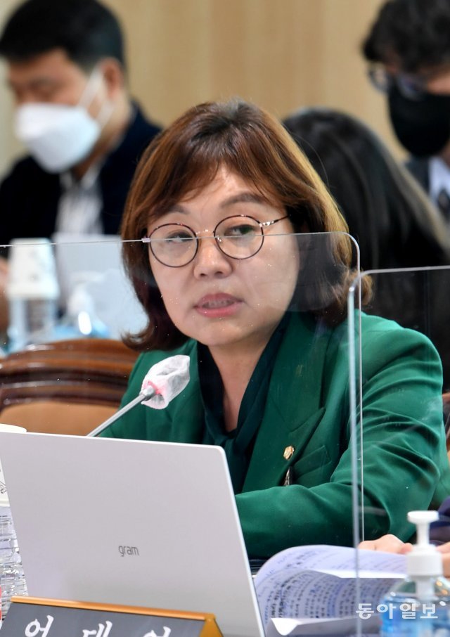 국민의힘 양금희 의원이 10월 11일 전남 나주시 한국전력공사 본사에서 열린 국회 산업통상자원중소벤처기업위원회 국정감사에서 질의하고 있다. 뉴시스