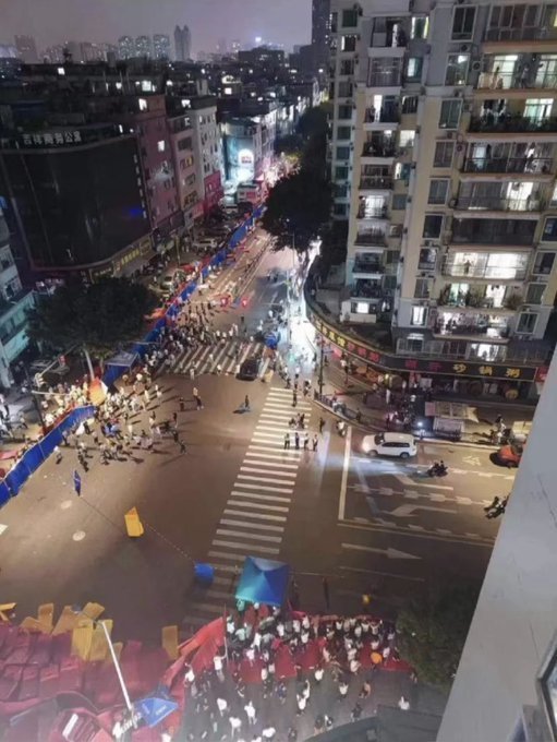 15일 중국 광둥성 주하이구에서 제로코로나에 반발하는 대규모 시위가 벌어졌다. ⓒ News1