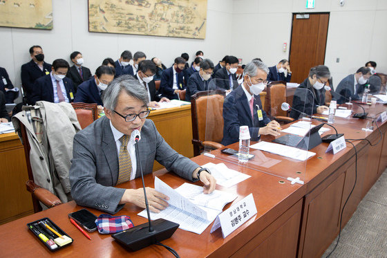 김병주 영남대학교 교수가 22일 서울 여의도 국회 교육위원회에서 열린 대학균형발전특별회계법안, 고등·평생교육지원특별회계법안, 고등교육재정교부금법안에 대한 공청회에서 진술하고 있다. 2022.11.22/뉴스1 ⓒ News1