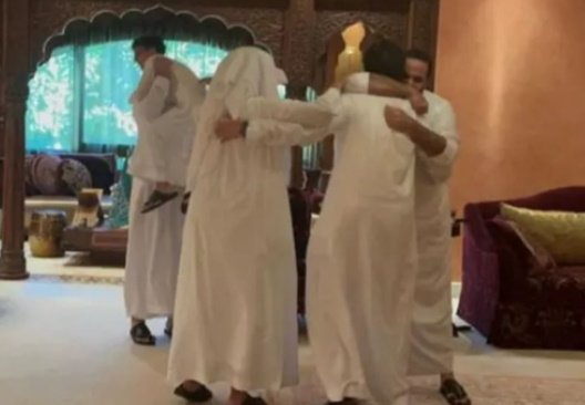 사우디아라비아가 우승 후보인 아르헨티나를 상대로 2-1 역전승을 거두자 무함마드 빈 살만 사우디아라비아 왕세자 가족들이 기뻐하고 있다. 빈 살만 왕세자 인스타그램