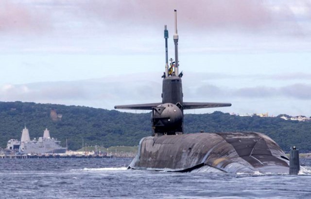 지난 10일(현지시간) 오하이오급 유도 미사일 잠수함 USS 미시간호(SSGN 727)가 미 7함대 작전지역에 배치돼 모습을 공개했다. 오키나와=미국 해병대 제공