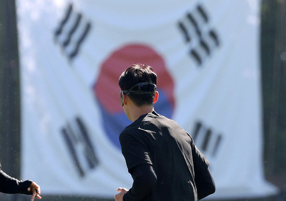 파울루 벤투 감독이 이끄는 대한민국 축구대표팀의 주장 손흥민이 23일 오후(현지시간) 카타르 도하 알에글라 트레이닝센터에서 훈련을 하고 있다. 2022.11.23 뉴스1