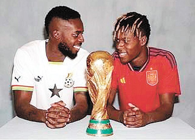 가나 유니폼을 입은 이냐키(왼쪽)와 스페인 유니폼을 착용한 동생 니코 윌리엄스가 2022 카타르 월드컵 선전을 기원하며 찍은 기념사진. 사진 출처 이냐키 윌리엄스 인스타그램