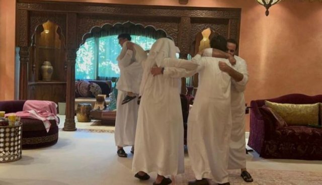 사우디아라비아가 우승 후보인 아르헨티나를 상대로 2-1 역전승을 거두자 무함마드 빈 살만 사우디 왕세자 가족들이 기뻐하고 있다. 빈 살만 왕세자 인스타그램