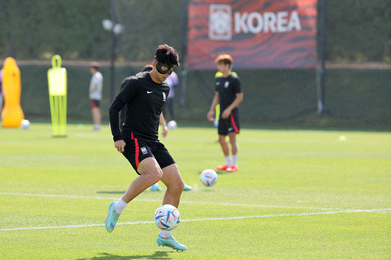 파울루 벤투 감독이 이끄는 대한민국 축구대표팀의 손흥민이 27일 오전(현지시간) 카타르 도하 알에글라 트레이닝센터에서 훈련을 하고 있다. 2022.11.27/뉴스1 ⓒ News1