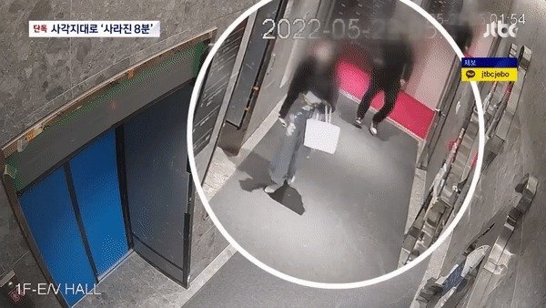 일면식도 없는 여성을 쫓아가 의식을 잃을 때까지 폭행한 후 CCTV 사각지대로 끌고 간 범인. (JTBC 갈무리)