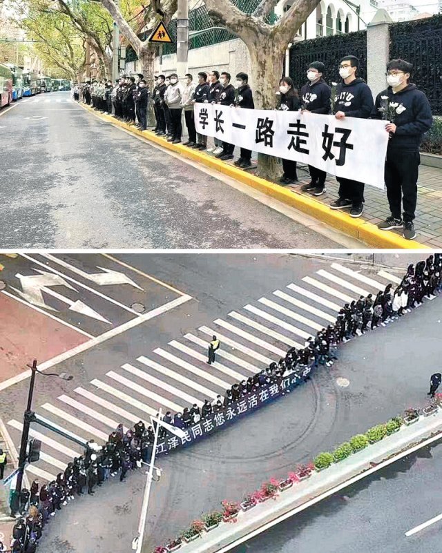 “선배님 편히 잠드십시오” 현수막 든 中 청년들 1일 중국 상하이에서 젊은이들이 거리에 쭉 늘어서 전날 사망한 장쩌민
 전 국가주석을 추모하고 있다고 텔레그램에 공유된 사진. 장 전 주석이 나온 상하이교통대 학생들로 보이는 이들은 흰 국화와 함께 
‘선배님, 편히 잠드십시오’라고 쓰인 현수막을 들었다. 다른 곳에서는 검은 옷을 입은 이들이 도로 한가운데에 일렬로 서 ‘장쩌민 
동지는 영원히 우리 마음속에 살아 있다’라고 적힌 현수막을 들었다(아래쪽 사진). 사진 출처 텔레그램