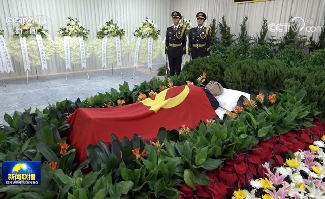 장쩌민 전 중국 국가주석의 유해가 1일 상하이 화둥(華東)의원에서 출관식을 마치고 베이징으로 운구됐다. CC-TV 캡쳐