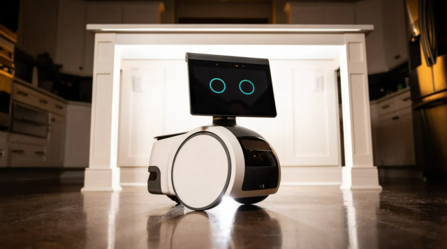 아마존의 가정용 로봇 아스트로. 아마존 홈페이지