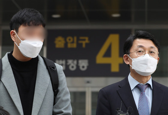 ‘김건희 내사 보고서’를 언론에 제공한 혐의로 재판에 넘겨진 경찰관이 2심에서도 선고유예 판결을 받았다. 2022.3.16/뉴스1