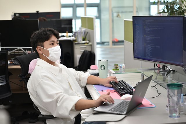 박 연구원은 이번 바우처 사업이 기업 대 기업으로 진행되는 업무 과정을 배울 수 있는 좋은 기회였다고 말한다. 제공=바질컴퍼니