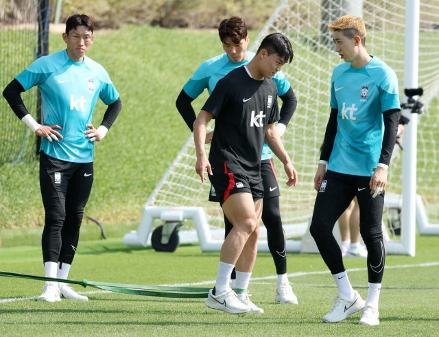 대한민국 축구대표팀 오현규가 지난달 19일(현지시간) 오후 카타르 도하 알 에글라 트레이닝센터에서 훈련을 하고 있다. 도하(카타르)=뉴시스