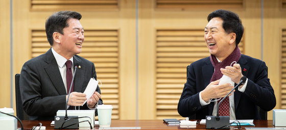 국민의힘 당권주자인 김기현(오른쪽), 안철수 의원. 2022.12.14/뉴스1