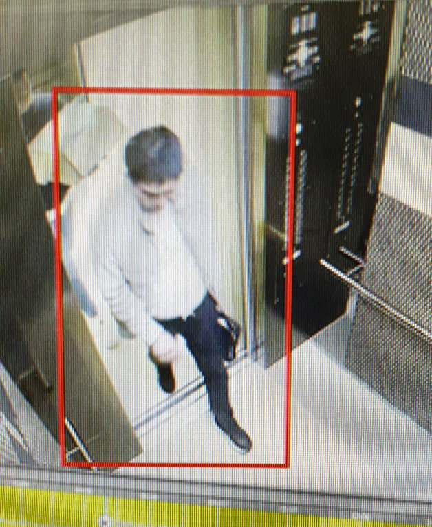 도주 당일 서울시 강남구 개포동 집을 나서는 김봉현이 찍힌 CCTV 화면. 서울 남부지검 제공