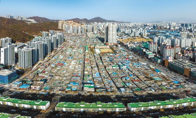 인천 부평구 산곡동 87번지 일대 영단주택 모습. 영단주택은 일제강점기 강제동원 피해자들의 사택으로 쓰였던 곳이다. 부평역사 박물관은 재개발 사업으로 철거가 예정된 영단주택의 역사를 기록하기 위해 최근 학술 총서를 발간했다. 인천 부평역사박물관 제공