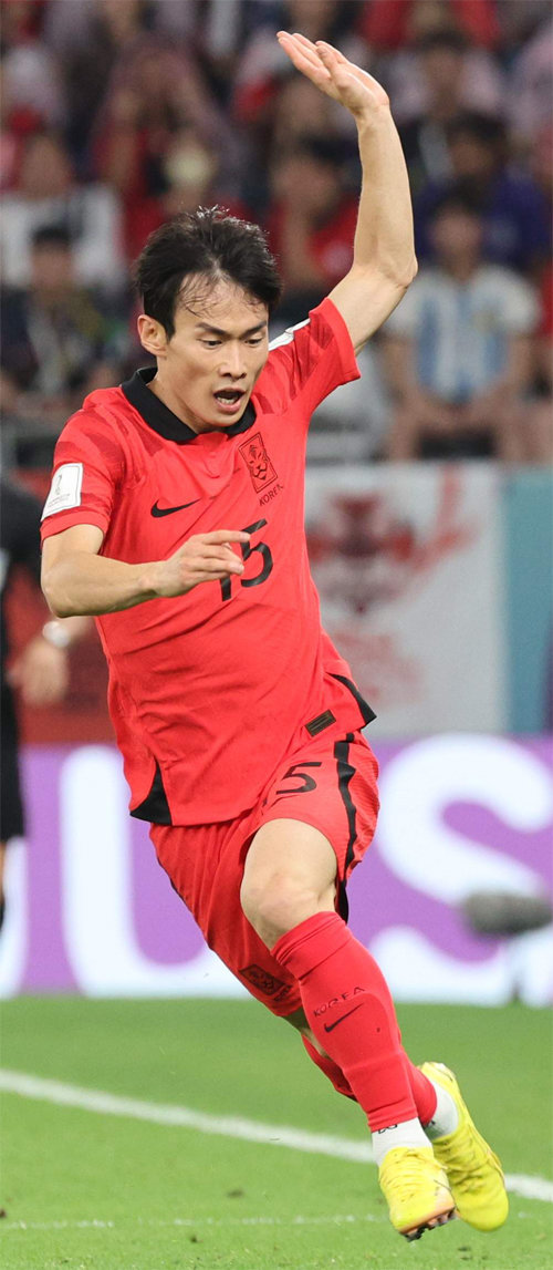 수비수 김문환은 카타르 월드컵 4경기 모두 선발 출전해 한국의 오른쪽 측면을 책임졌다. 한국 선수 중 가장 빨리 달렸고(최고 시속 34.8km), 두 번째로 많이 달렸다(뛴 거리 42.828km). 김문환은 “월드컵을 경험하고 나니 다음 시즌이 더 기대된다”고 말했다. 알라이얀=뉴스1