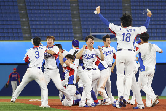 한국 야구가 3월 월드베이스볼클래식(WBC)에서 명예 회복을 노린다. 사진은 2021년 펼쳐진 2020 도쿄 올림픽 야구대표팀 모습. /뉴스1 ⓒ News1