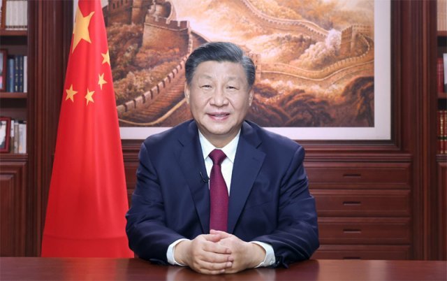시진핑 중국 국가주석이 베이징 중난하이에 있는 집무실에서 2023년 신년사를 발표하고 있다. 시 주석은 이번 신년사에서 그간 대만 문제를 거론할 때 언급했던 ‘조국 통일’ 표현을 쓰지 않았다. 베이징=신화 뉴시스