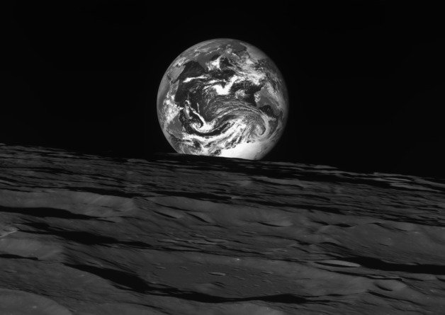 한국항공우주연구원은 2022년 12월24일 다누리가 달 상공 334km에서 촬영한 지구 모습을 3일 공개했다. 2022.01.03 (한국항공우주연구원 제공)
