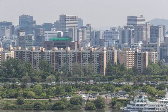 서울 용산구에서 바라본 압구정동 현대아파트 단지일대 모습. 20215.3/뉴스1