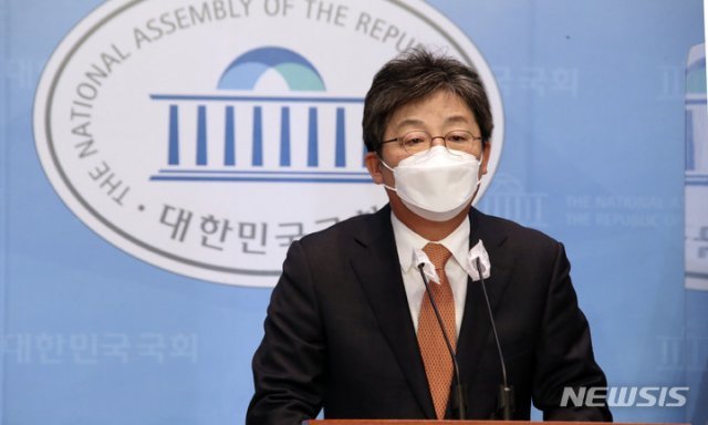 유승민 전 의원이 지난해 3월 서울 여의도 국회에서 경기도지사 출마 선언 기자회견을 하고 있다. 사진공동취재단