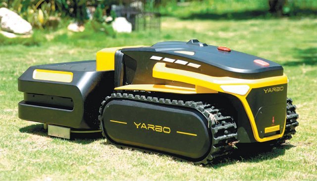 중국 야보의 지능형 정원관리 로봇은 스스로 잔디도 깎고 주변 낙엽 파편도 치울 수 있다. 야보 제공