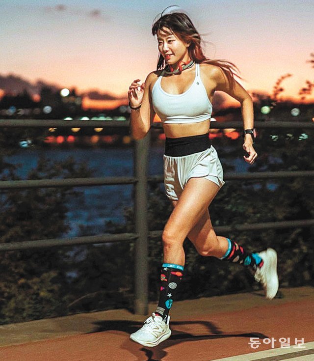 김보은 씨는 여성 달리기 동호회 ‘필 레이디’ 회원들과 거의 매일 저녁 함께 달린다. 다소 나태했던 삶을 바꾸기 위해 2017년 운동을 시작한 그는 이젠 하루라도 달리지 않으면 안 되는 달리기 마니아가 됐다. 김보은 씨 제공