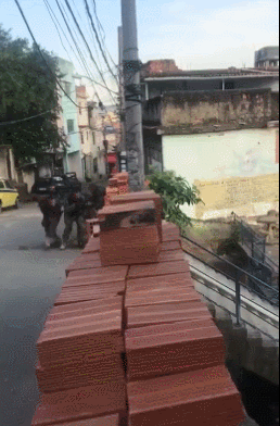 시가지로 진입하는 멕시코군 병력 @CanalDigitalN 트위터 캡처