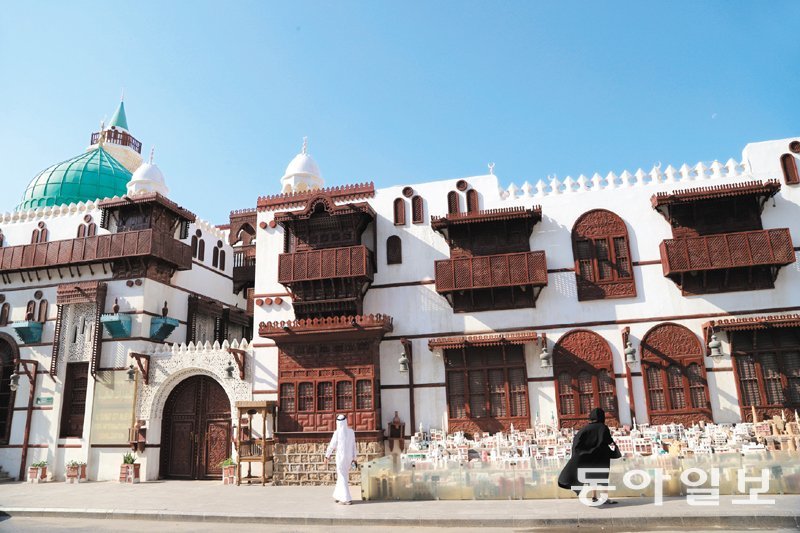 제다의 독특한 ‘히자즈 양식’ 로샨 베란다로 꾸며진 알타이바트 국제박물관.