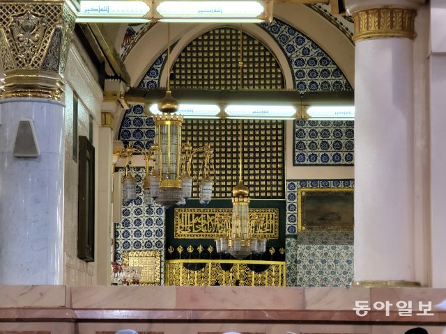 그린돔 내부 예언자 마호메트의 무덤.           사우디관광청 제공