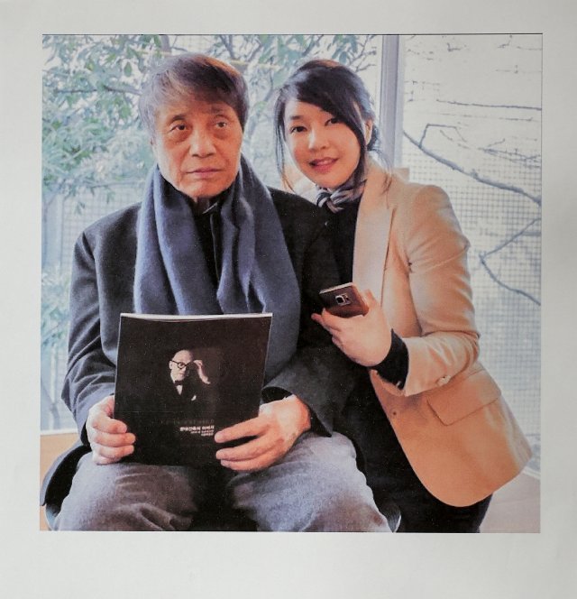 지난 2016년 김건희 여사와 안도 다다오가 협업하며 함께 찍은 사진. 대통령실 제공