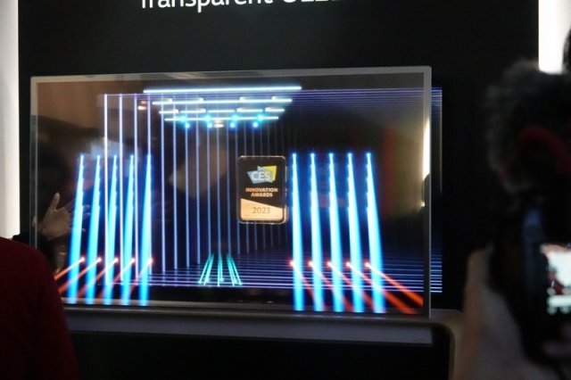CES 최고 혁신상을 받은 LG의 투명 OLED TV