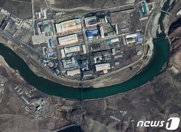 북한 황해북도 평산 우라늄정련시설 일대를 촬영한 위성사진 (구글 어스 캡처) ⓒ 뉴스1