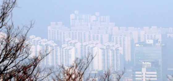 사진은 이날 남산에서 바라본 서울 아파트 단지 모습. 2023.1.8/뉴스1