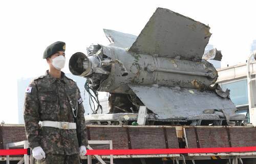 북한이 작년 11월2일 동해 북방한계선(NLL) 이남으로 발사한 미사일 잔해가 같은 달 9일 서울 용산 국방부 청사에서 공개됐다. 뉴스1