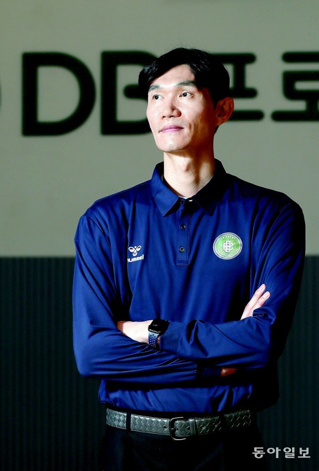 시즌 도중 지휘봉을 넘겨받은 김주성 DB 감독대행은 16일 현재 9위인 팀 순위를 끌어올려 6강 플레이오프에 진출하는 것을 목표로 삼고 있다. 원주=신원건 기자 laputa@donga.com