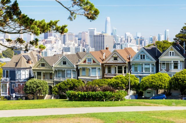 미국 주택시장은 가라앉고 있지만 그 침체의 폭은 상대적으로 작을 수 있다. 사진은 샌프란시스코 주택가. 게티이미지