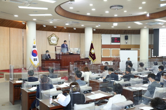 고양시의회 올해 첫 임시회가 지난 20일 막을 내린 가운데 회기 중 올해 본예산 심사가 진행됐지만 민주당의 주도로 민선8기 핵심예산들이 줄줄이 삭감됐다. 고양시의회 본회의장 모습. 고양시의회 제공