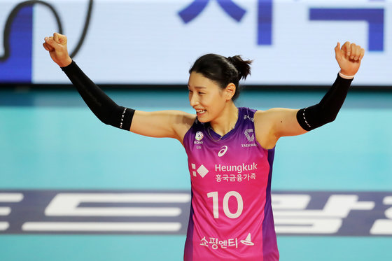 11일 오후 인천 부평구 인천삼산월드체육관에서 열린 프로배구 ‘도드람 2022-2023 V-리그’ 여자부 흥국생명과 현대건설과의 경기에서 흥국생명 김연경이 팀 득점 후 기뻐하고 있다. 2023.1.11 뉴스1