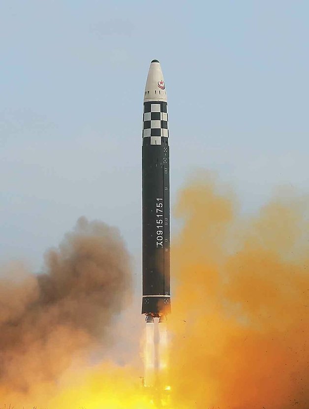 북한 대륙간탄도미사일(ICBM) ‘화성-17형’.(평양 노동신문=뉴스1)