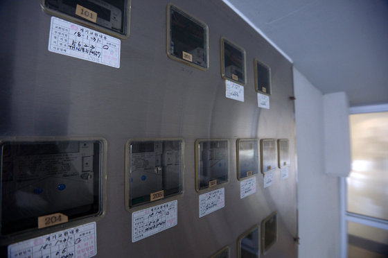 1년새 난방비가 30% 넘게 올라 대학생들의 시름이 깊어지고 있다.  사진은 광주 서석동 조선대 인근 원룸가 가스 계량기의 모습. 2023.1.25/뉴스1